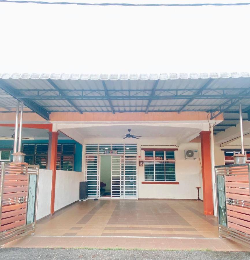 Rawyna homestay segamat Luaran gambar